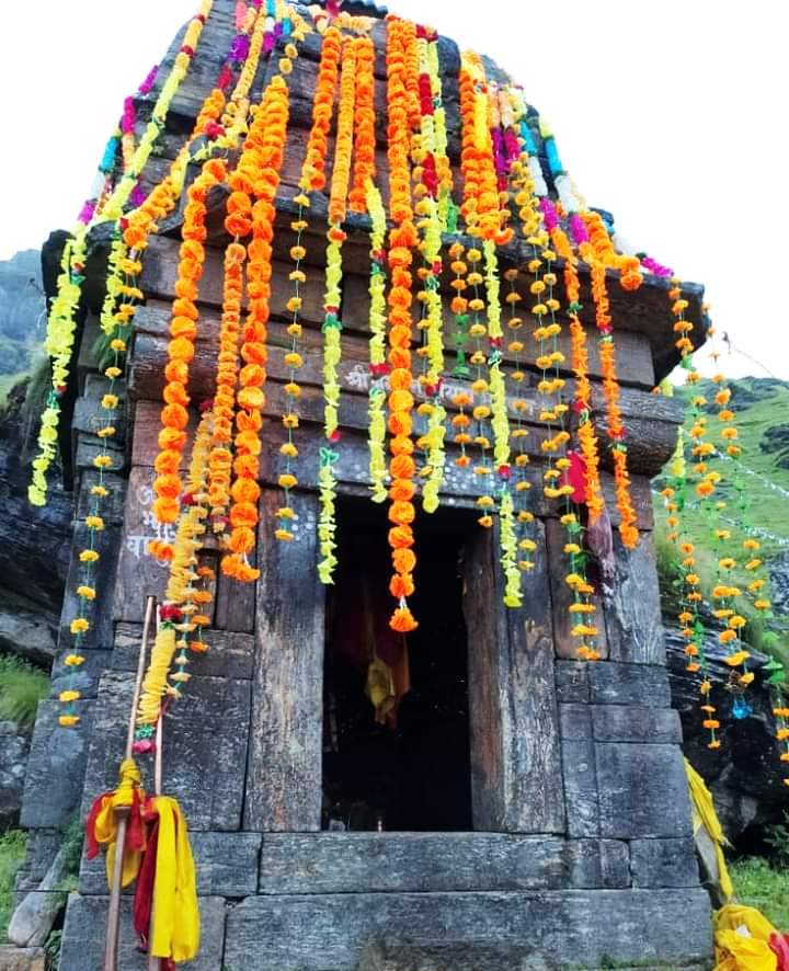 उच्च हिमालय में भगवान बंशीनारायण मंदिर पूजा अर्चना के लिए इस तरह खुला रहा। उच्च हिमालय में भगवान बंशीनारायण मंदिर पूजा अर्चना के लिए इस तरह खुला रहा।