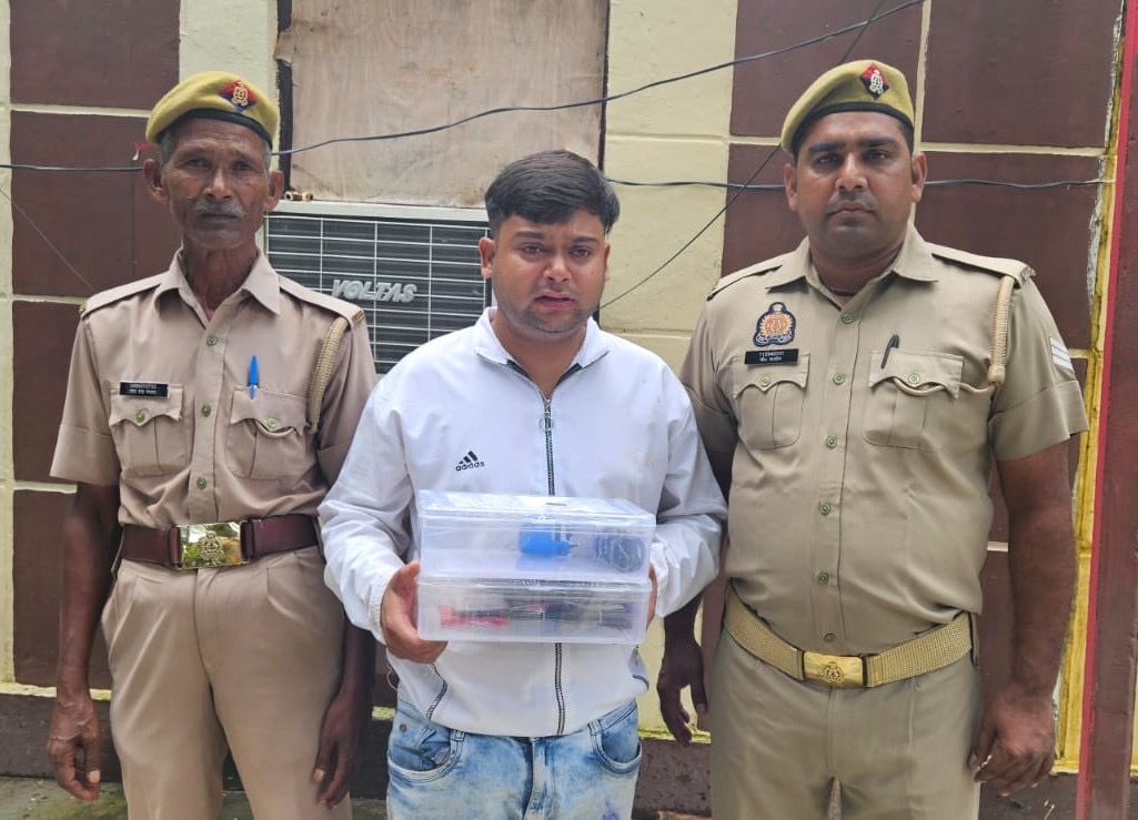 पुलिस की गिरफ्त में आरोपी