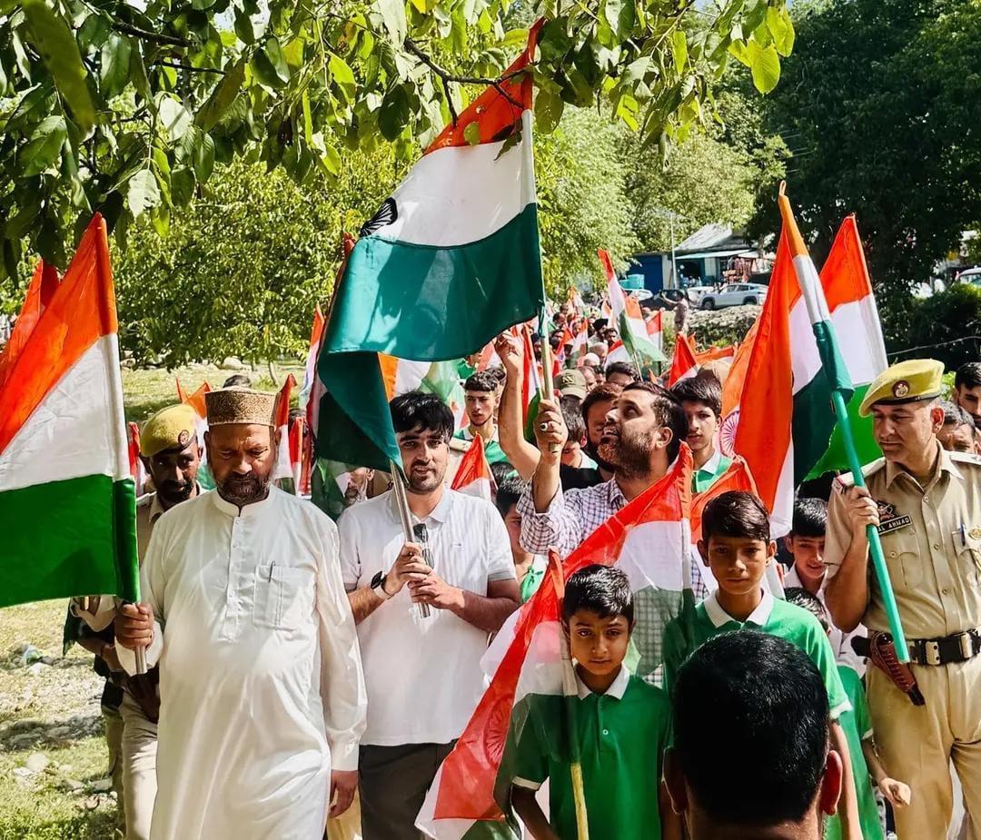 कोई तिरंगा नहीं थामेगा से लेकर पीडीपी विधायक द्वारा तिरंगा रैली का नेतृत्व करने तक - मोदी का नया जम्मू-कश्मीर महबूबा के