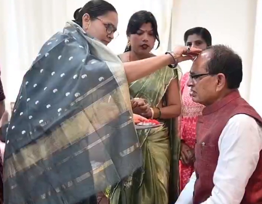 शिवराज ने भोपाल में मनाया रक्षाबंधन