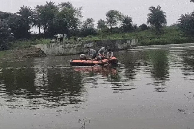 शनिवार को पुलिस द्वारा चलाया गया सर्चिंग अभियान शनिवार को पुलिस द्वारा चलाया गया सर्चिंग अभियान