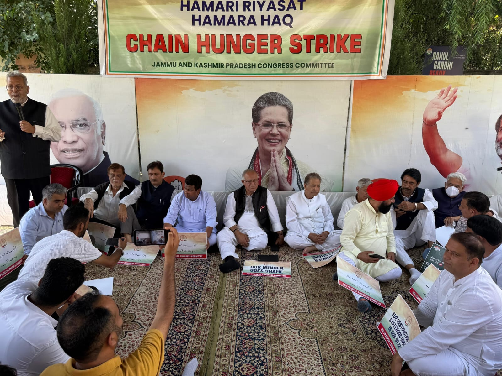 कांग्रेस ने श्रीनगर में भारत छोड़ो दिवस मनाया, राज्य का पूर्ण राज्य का दर्जा बहाल करने की मांग
