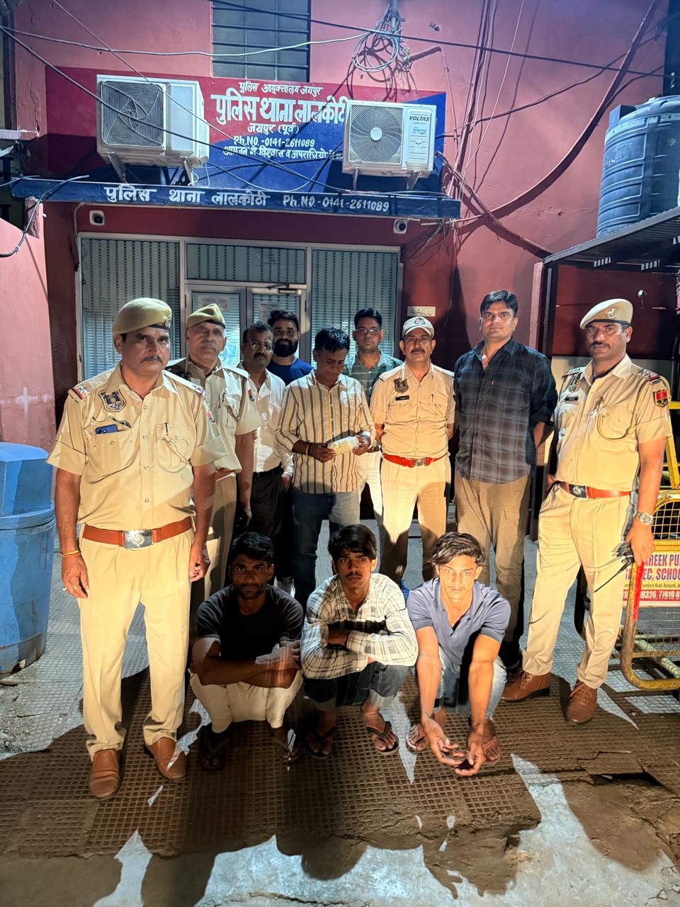 मिलावटखोरों पर कसा शिकंजा: नकली पनीर को दुकानों पर सप्लाई करने वाले तीन सप्लायर गिरफ्तार मिलावटखोरों पर कसा शिकंजा: नकली पनीर को दुकानों पर सप्लाई करने वाले तीन सप्लायर गिरफ्तार