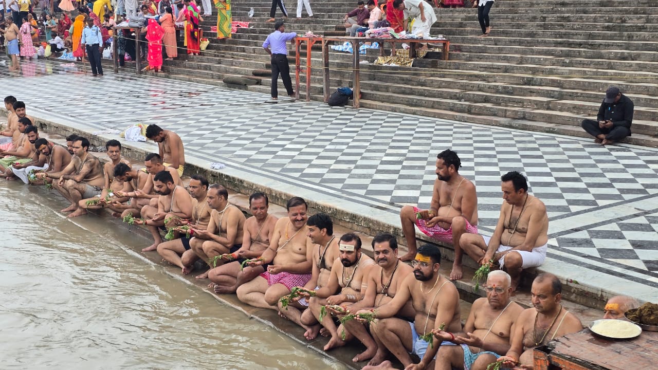 तीर्थ पुरोहितों का हिमाद्रि संकल्प स्नान
