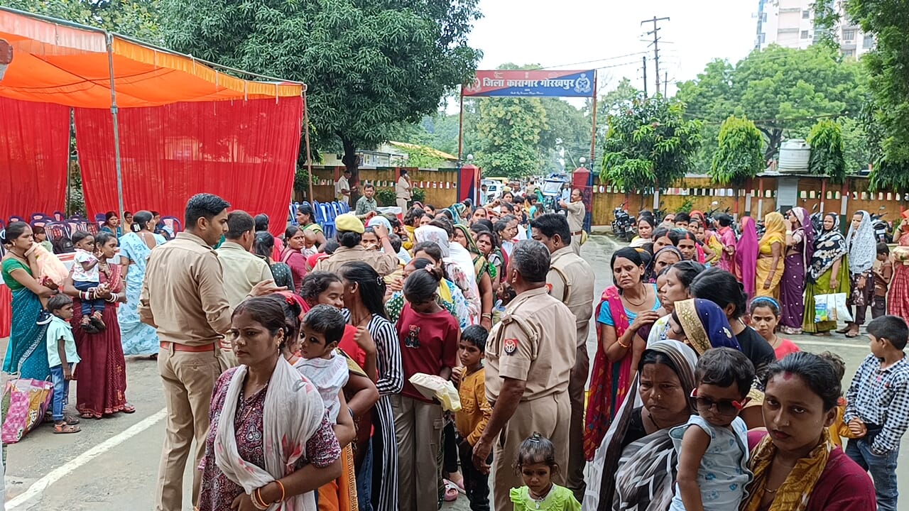 सलाखो के बीच बंधा रिश्ता: जेल में बंद भाइयों की कलाई पर राखी बांधने पहुंची बहनों की आंखें हुई नम*