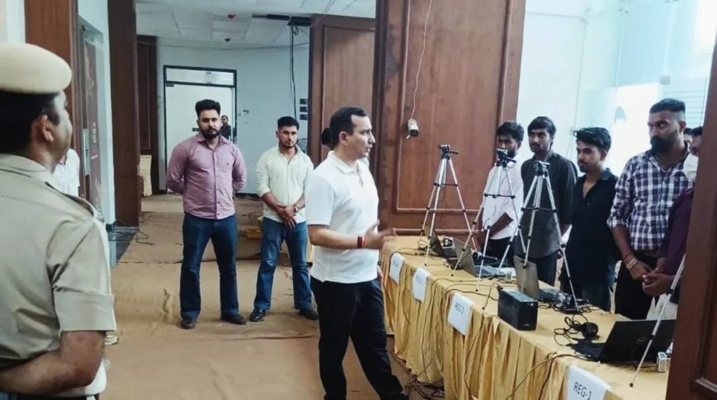 एचएसएससी चेयरमैन पीईटी की तैयारियों का जायजा लेते हुए