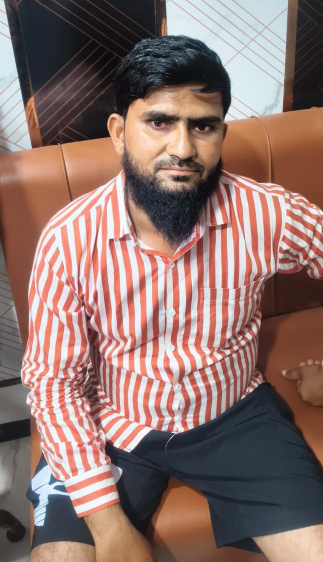 होटल में मुस्लिम युवक के साथ मिली युवती, मोबाइल में मिले अश्लील फोटो-वीडियो