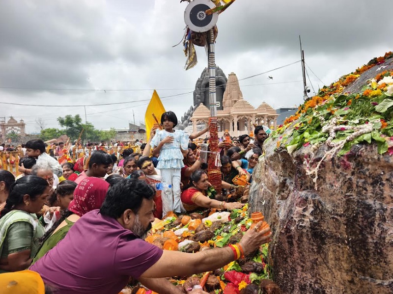 सावन खत्‍म होने के बाद भी कुबेरश्वरधाम पर उमड़ रहे श्रद्धालु