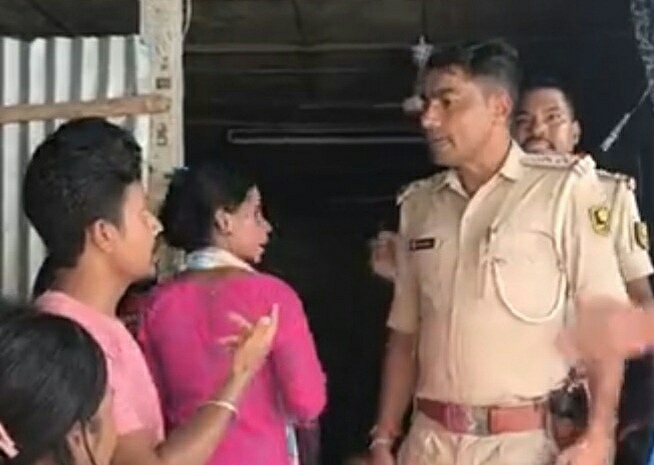 घटना स्थल पर पुलिस