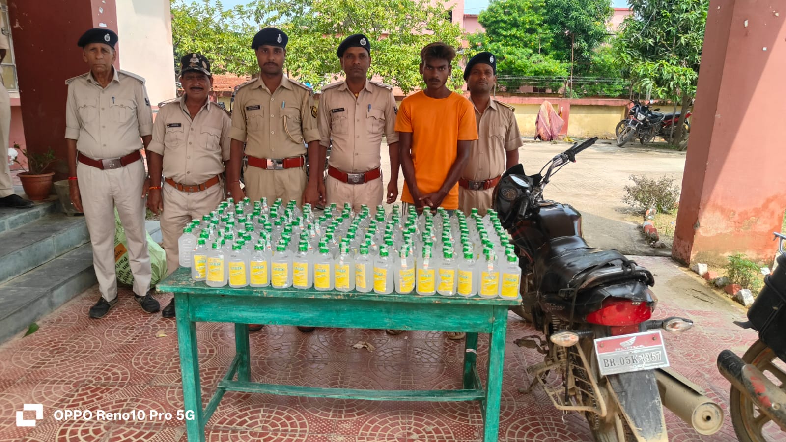 गिरफ्तार शराब तस्कर