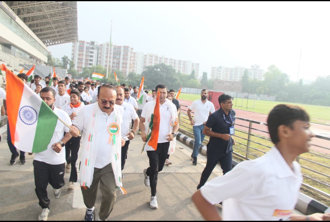 दिल्ली के त्यागराज स्टेडियम से तिरंगा दौड़ में हिस्सा लेते दिल्ली के शिक्षा मंत्री आशीष सूद दिल्ली के त्यागराज स्टेडियम से तिरंगा दौड़ में हिस्सा लेते दिल्ली के शिक्षा मंत्री आशीष सूद
