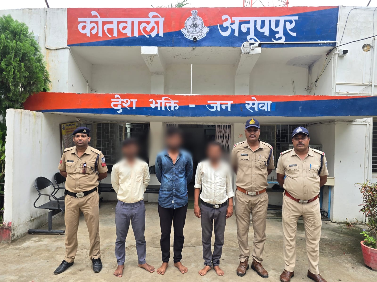 2 वर्ष से फरार 3 आराेपी गिरफ्तार