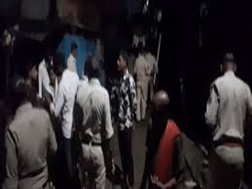 रीवा में देर रात दो समुदायों के बीच हुई हिंसक झड़प रीवा में देर रात दो समुदायों के बीच हुई हिंसक झड़प
