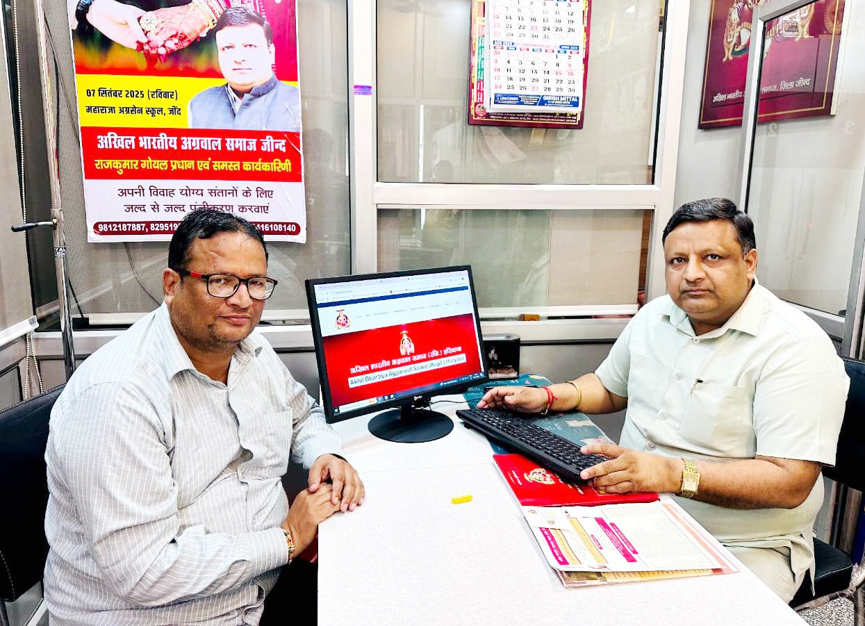 ऑनलाइन रजिस्ट्रेशन की सुविधा दिखाते प्रधान राजकुमार गोयल। ऑनलाइन रजिस्ट्रेशन की सुविधा दिखाते प्रधान राजकुमार गोयल।