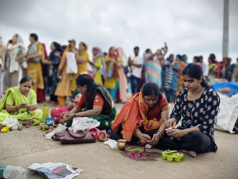 सावन खत्‍म होने के बाद भी कुबेरश्वरधाम पर उमड़ रहे श्रद्धालु
