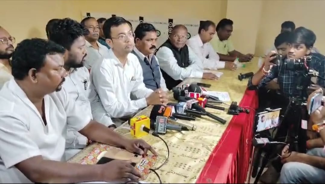 अनुसूचित जाति समन्वय समिति की बैठक में मौजूद लोग