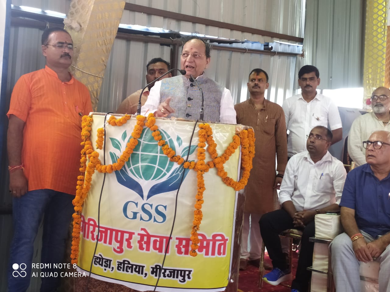 हलिया के हथेडा गांव में कृषक कार्यशाला को संबंधित करते राज्यसभा सांसद अरूण सिंह।