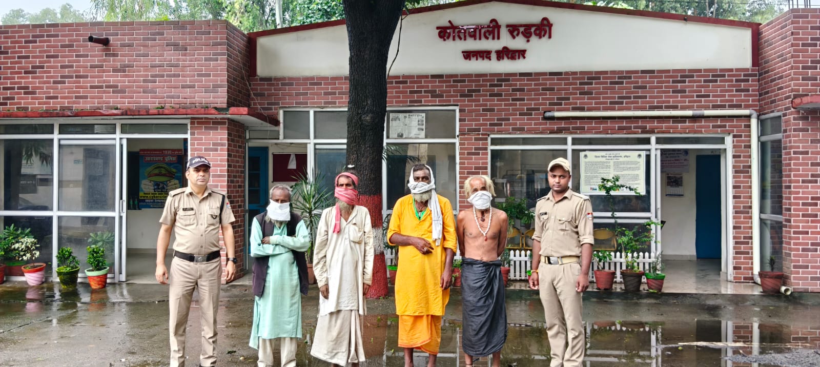 चार बहरूपिया गिरफ्तार
