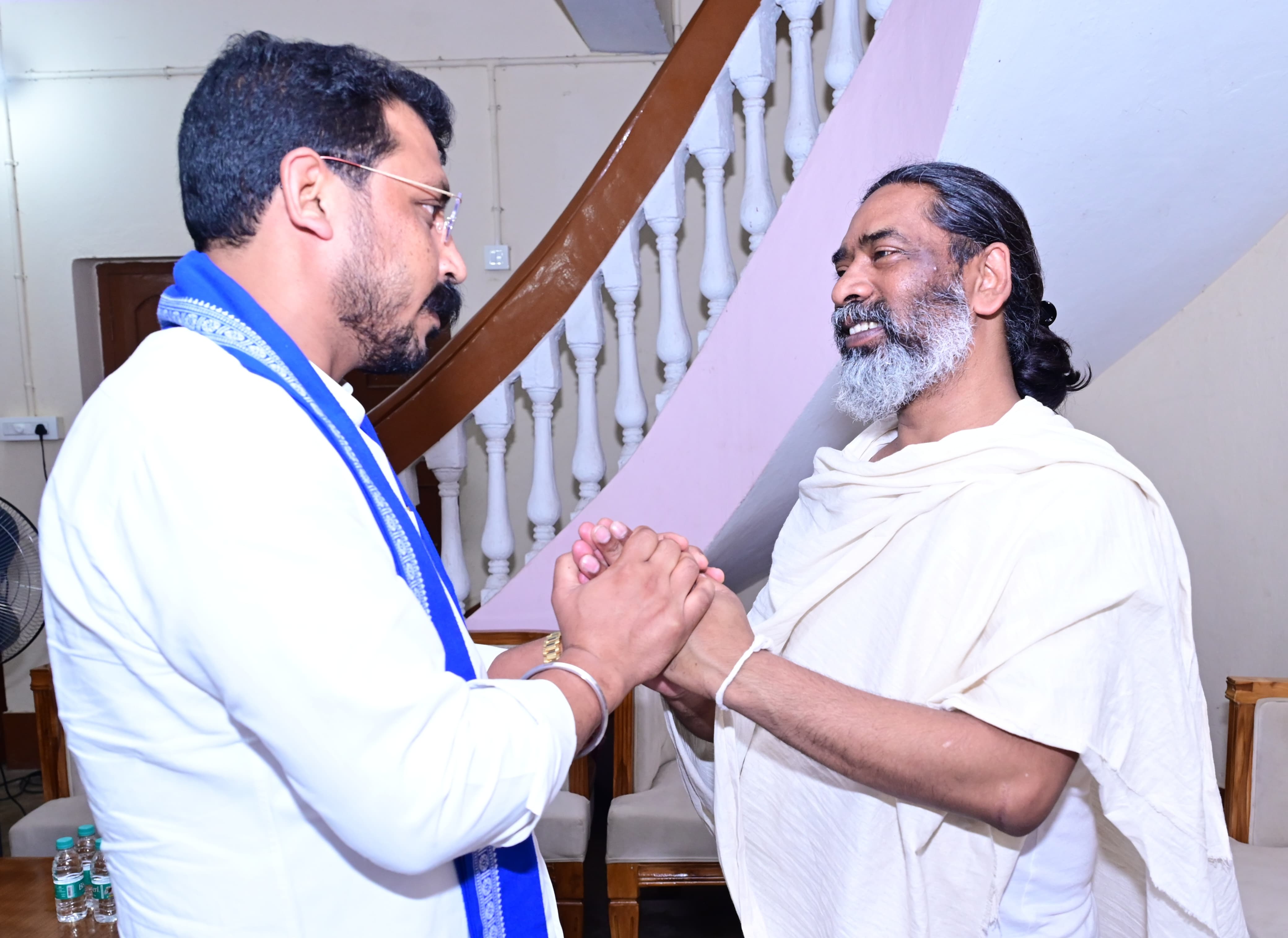 मुख्यमंत्री हेमंत सोरेन और सांसद चंद्रशेखर आजाद