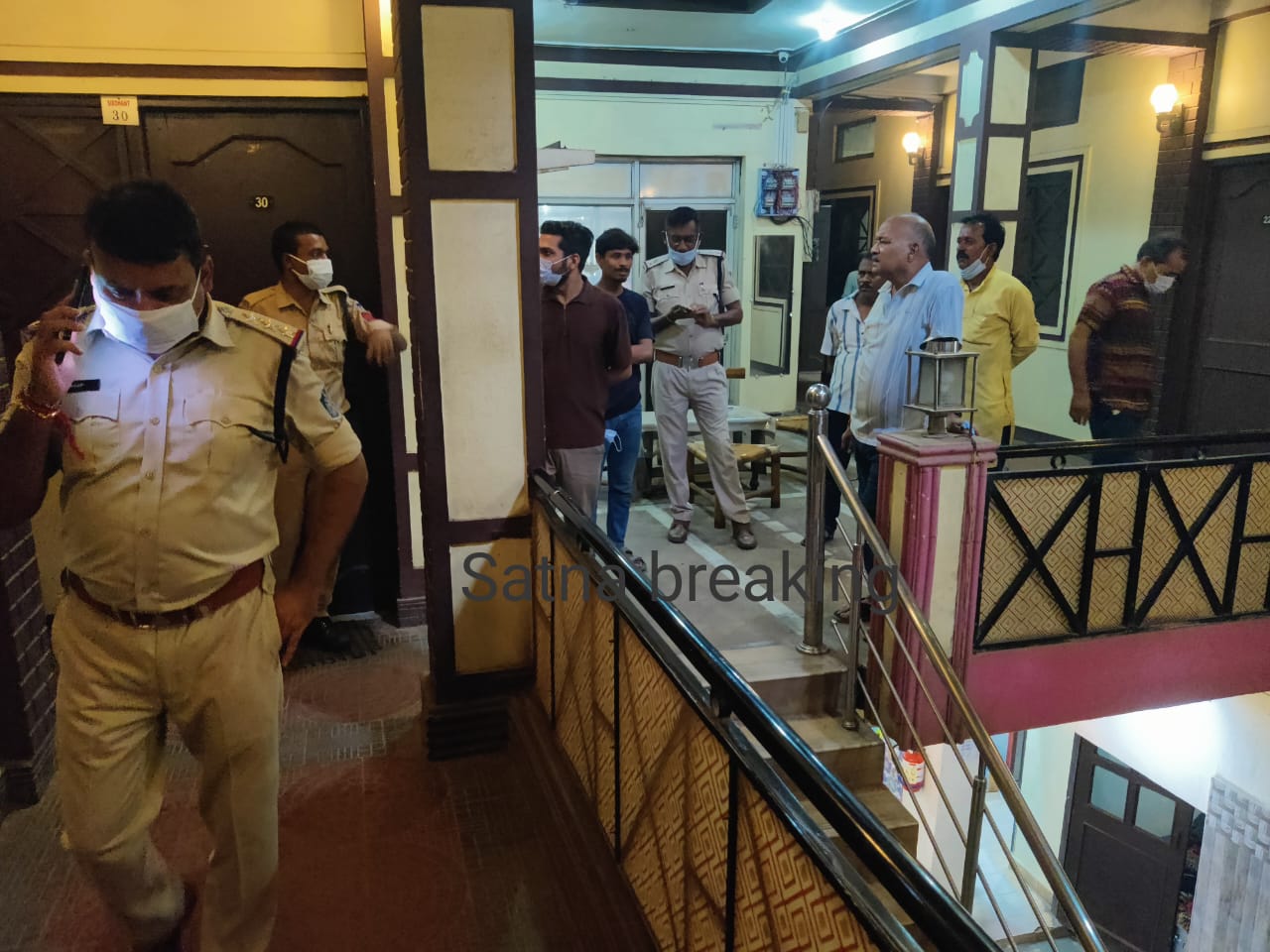 कानपुर में दो लोगों की हत्या करने वाले ने सतना के होटल में लगाई फांसी कानपुर में दो लोगों की हत्या करने वाले ने सतना के होटल में लगाई फांसी