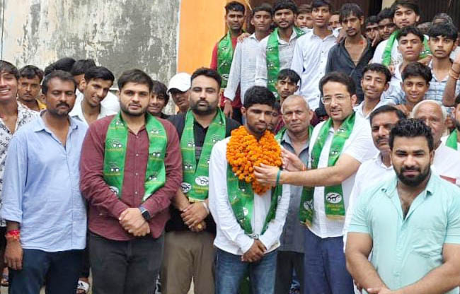 सोनीपत: इनेलो छात्र इकाई आईएसओ के जिला अध्यक्ष की जिम्मेदारी जॉनी  बंसल का स्वागत