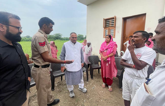 सोनीपत:  पशु पालकों के दर्द को सुनते हुए मेयर राजीव जैन