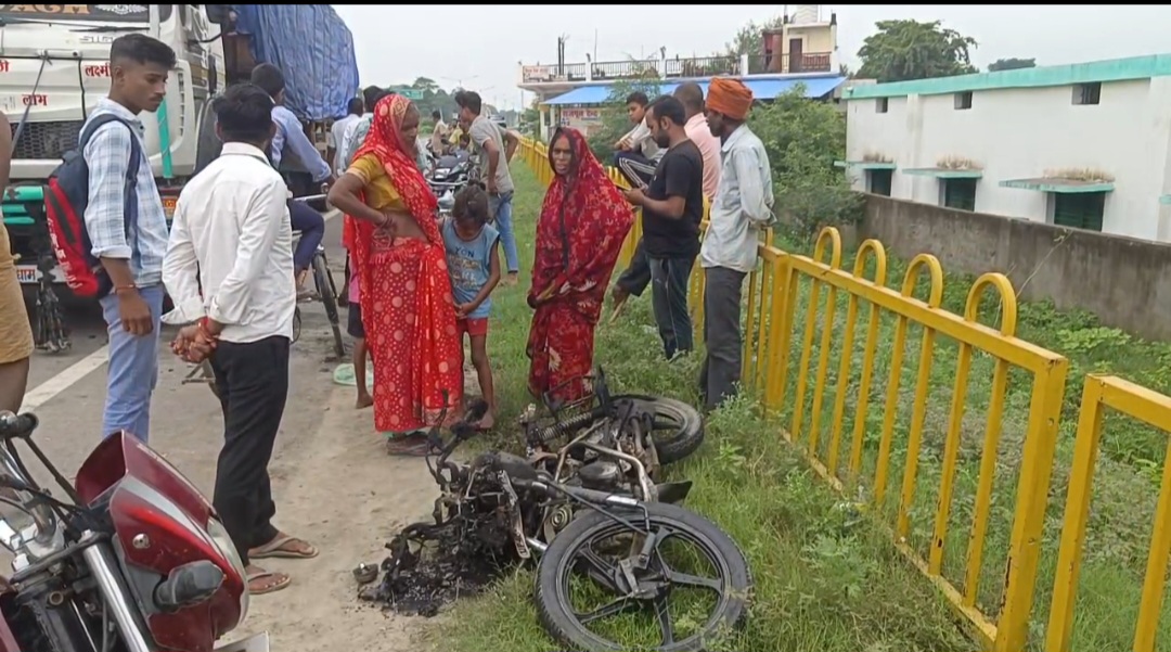 मौके पर मौजूद स्थानीय लोग