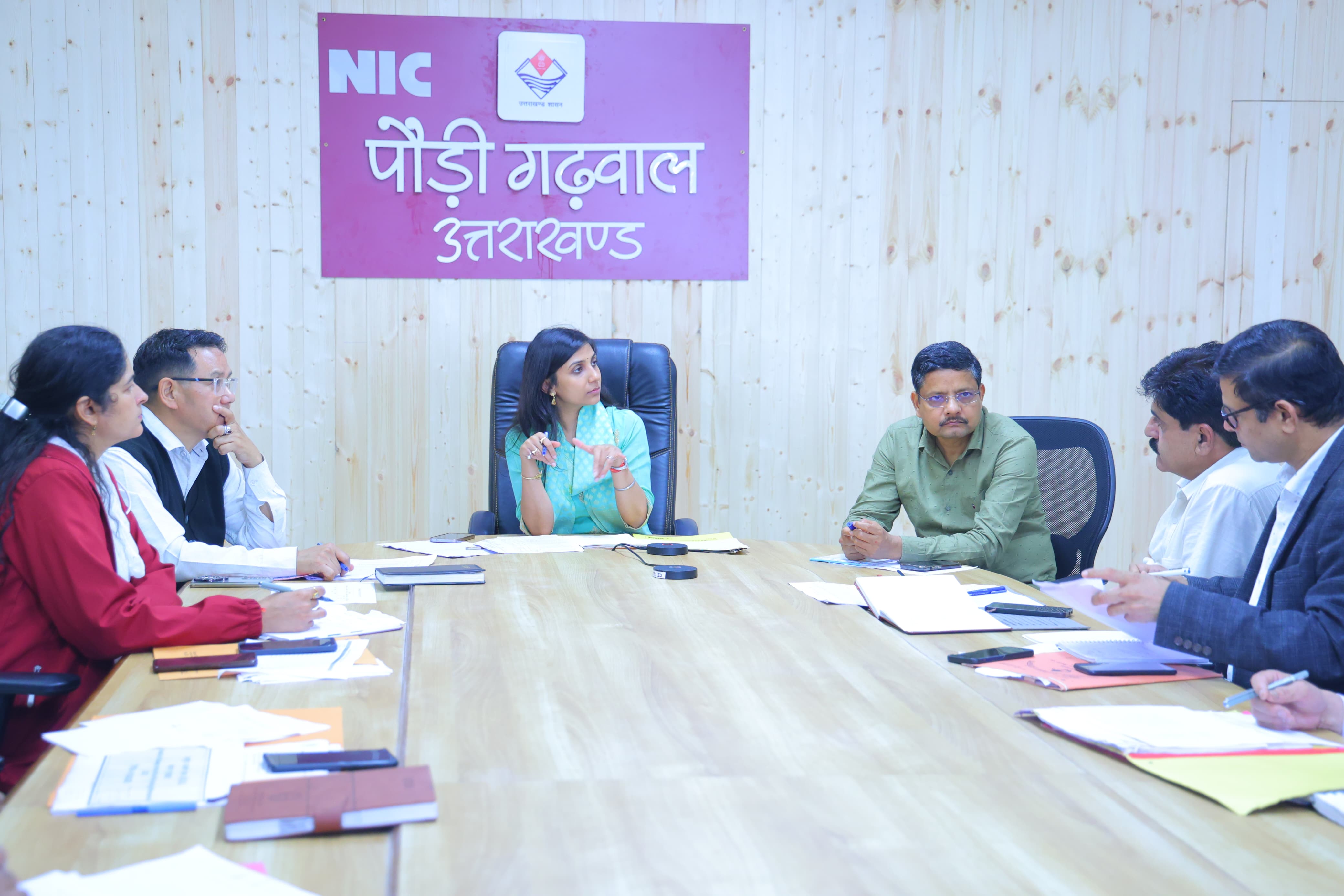 सभी संबंधित अधिकारियों को अलर्ट मोड में कार्य करने के निर्देश देती जिलाधिकारी