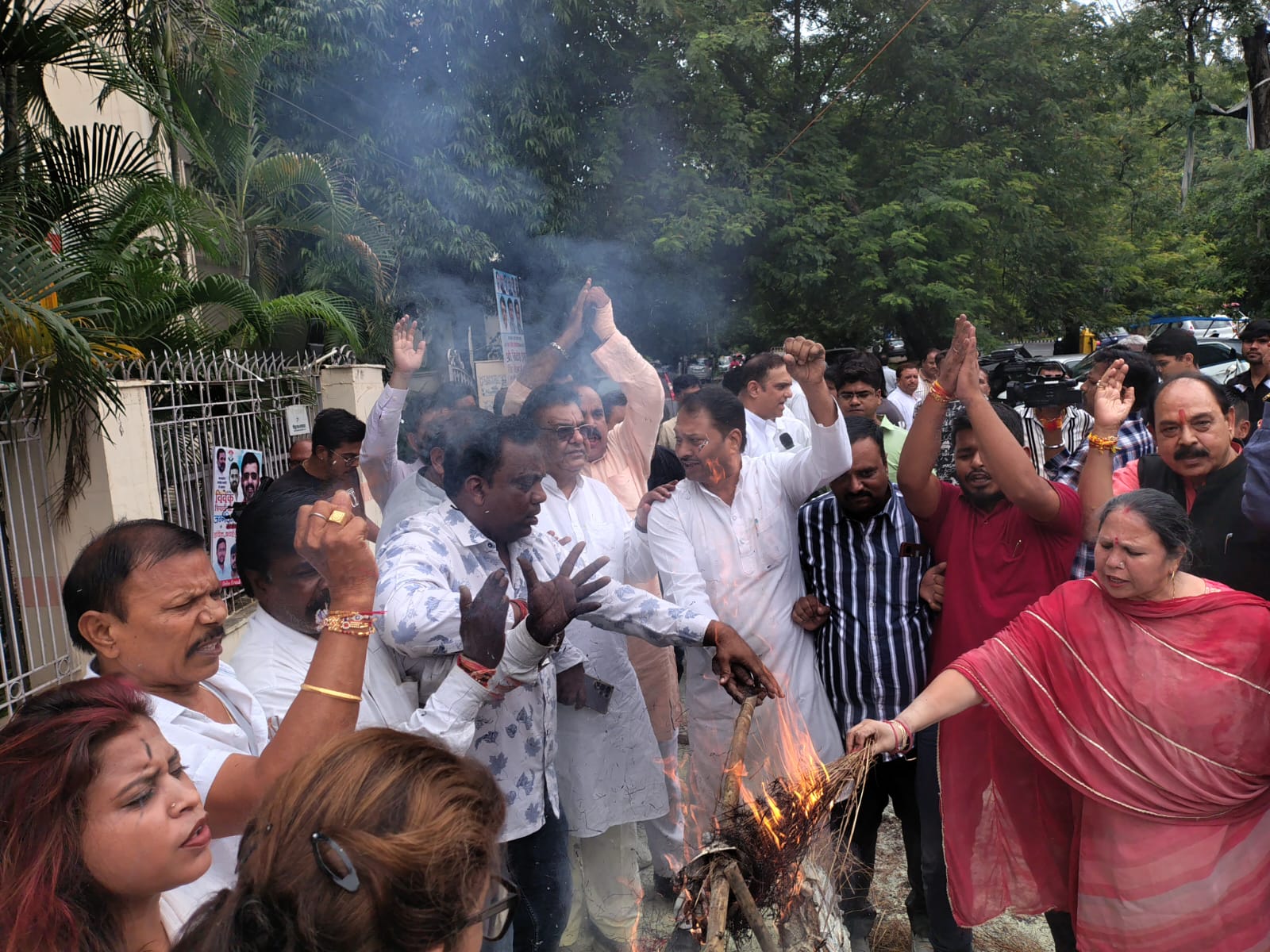 जिला कांग्रेस कमेटी ने किया पुतला दहन