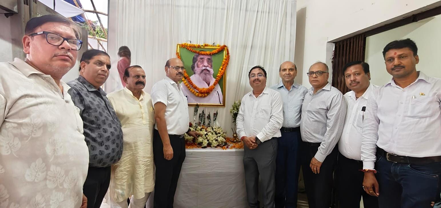 श्रद्धांजलि देते मारवाड़ी प्रतिनिधिमंडल के सदस्यगण
