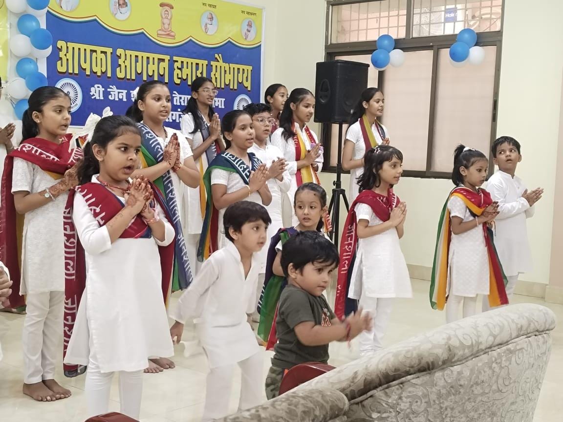 अररिया फोटो:ज्ञानशाला के छोटे छोटे बच्चे प्रस्तुति देते