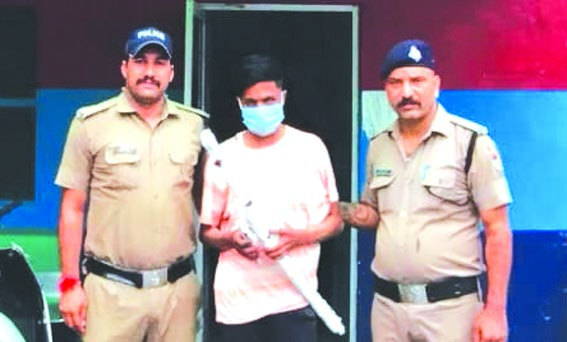 पुलिस गिरफ्त में आरोपित