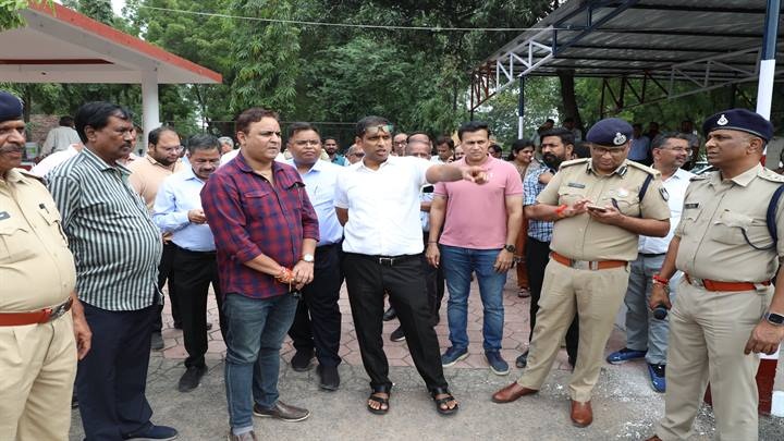 इंदौरः कलेक्टर ने स्वतंत्रता दिवस समारोह की तैयारियों का लिया जायजा
