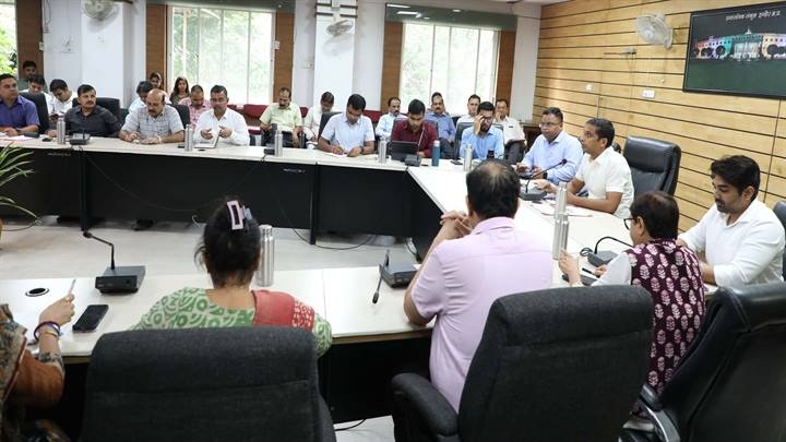 समय-सीमा पत्रों की समीक्षा एवं अंतर्विभागीय समन्वय समिति की बैठक