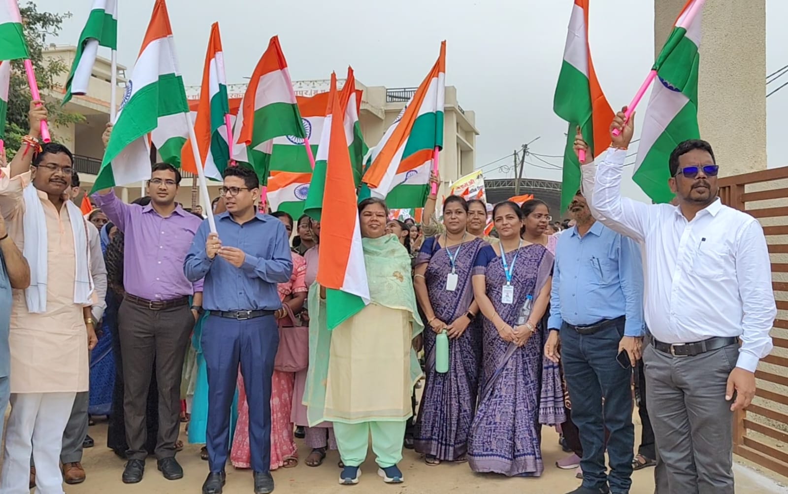 अमरकंटक में संभागायुक्त, कलेक्टर, जिपं. सीईओ, एसडीएम सहित जनप्रतिनिधियों तिरंगा रैली में