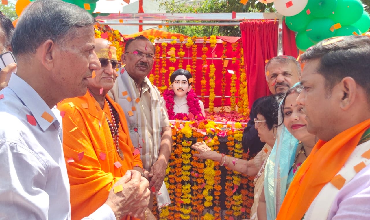 शाहपुरा में दिखा देशभक्ति का महापर्व, अमर शहीद हेमू कालानी स्मारक व प्रतिमा का लोकार्पण, तिरंगे के रंग में डूबा नगर
