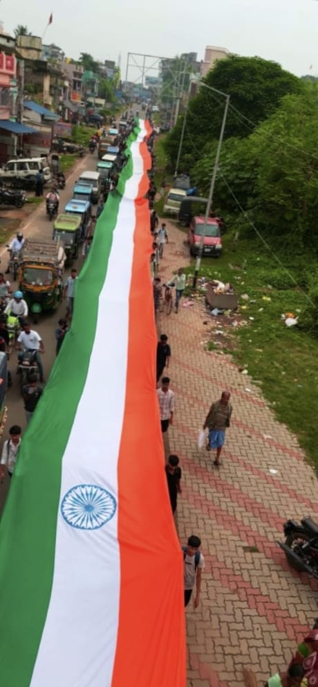 तिरंगा यात्रा निकालते रोटी बैंक सदस्य व अन्य तिरंगा यात्रा निकालते रोटी बैंक सदस्य व अन्य