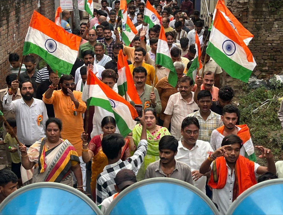 कन्नौज: भाजपा ने शहर में निकाली भव्य तिरंगा यात्रा कन्नौज: भाजपा ने शहर में निकाली भव्य तिरंगा यात्रा
