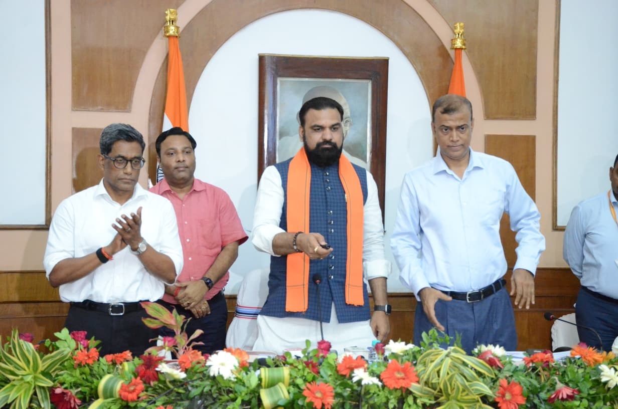 पाेटल का शुभारम करते उपमुखयमंती समाट चाैधरी