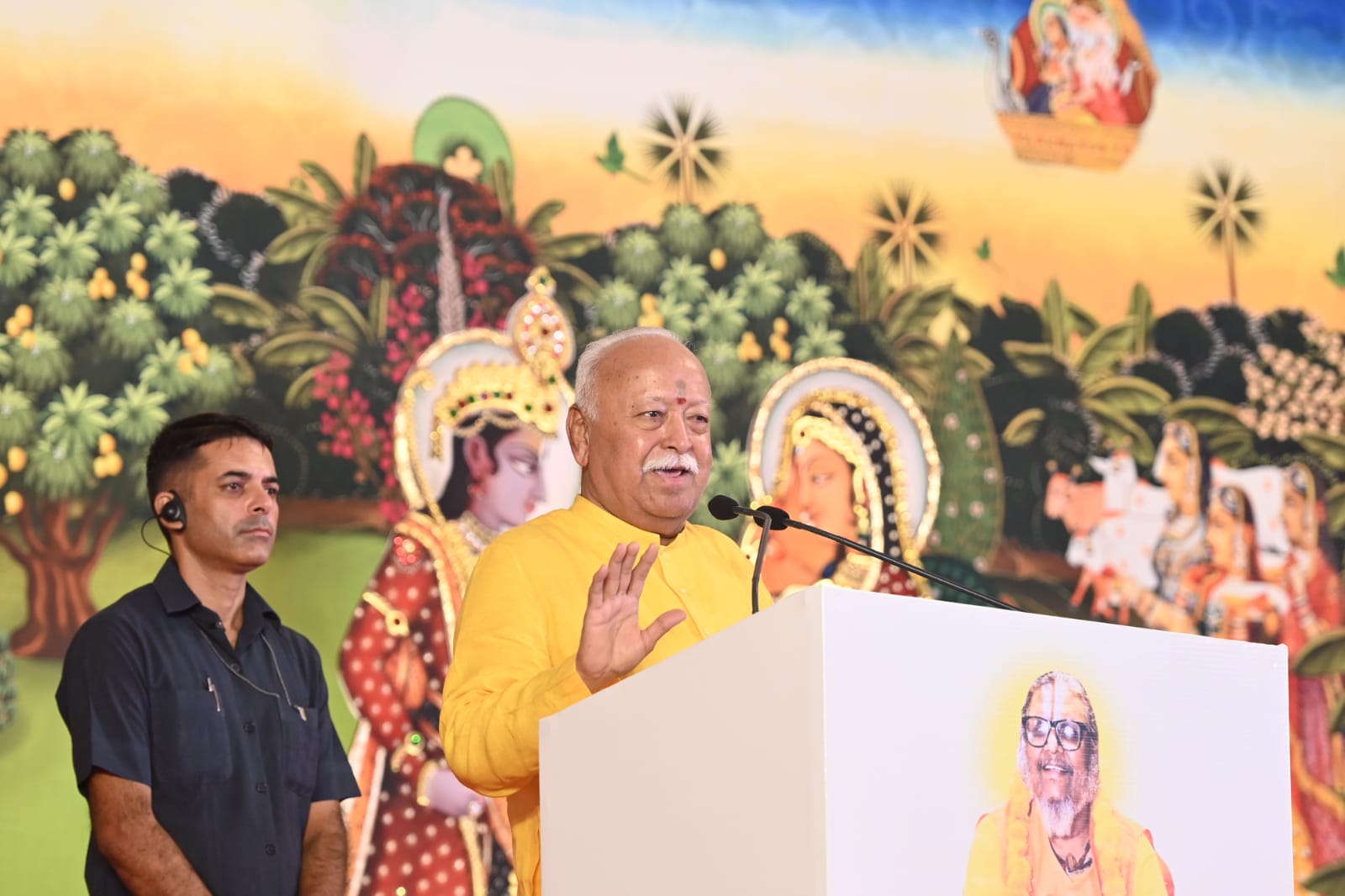 सीकर जिले के रेवासा पीठ में 'श्री सियपिय मिलन समारोह' में बोलते हुए  सरसंघचालक डॉ. मोहन भागवत।