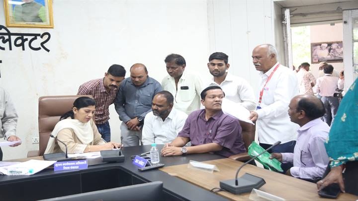 भोपालः जनसुनवाई में अधिकारियों ने सुनी आवेदकों की समस्याएं