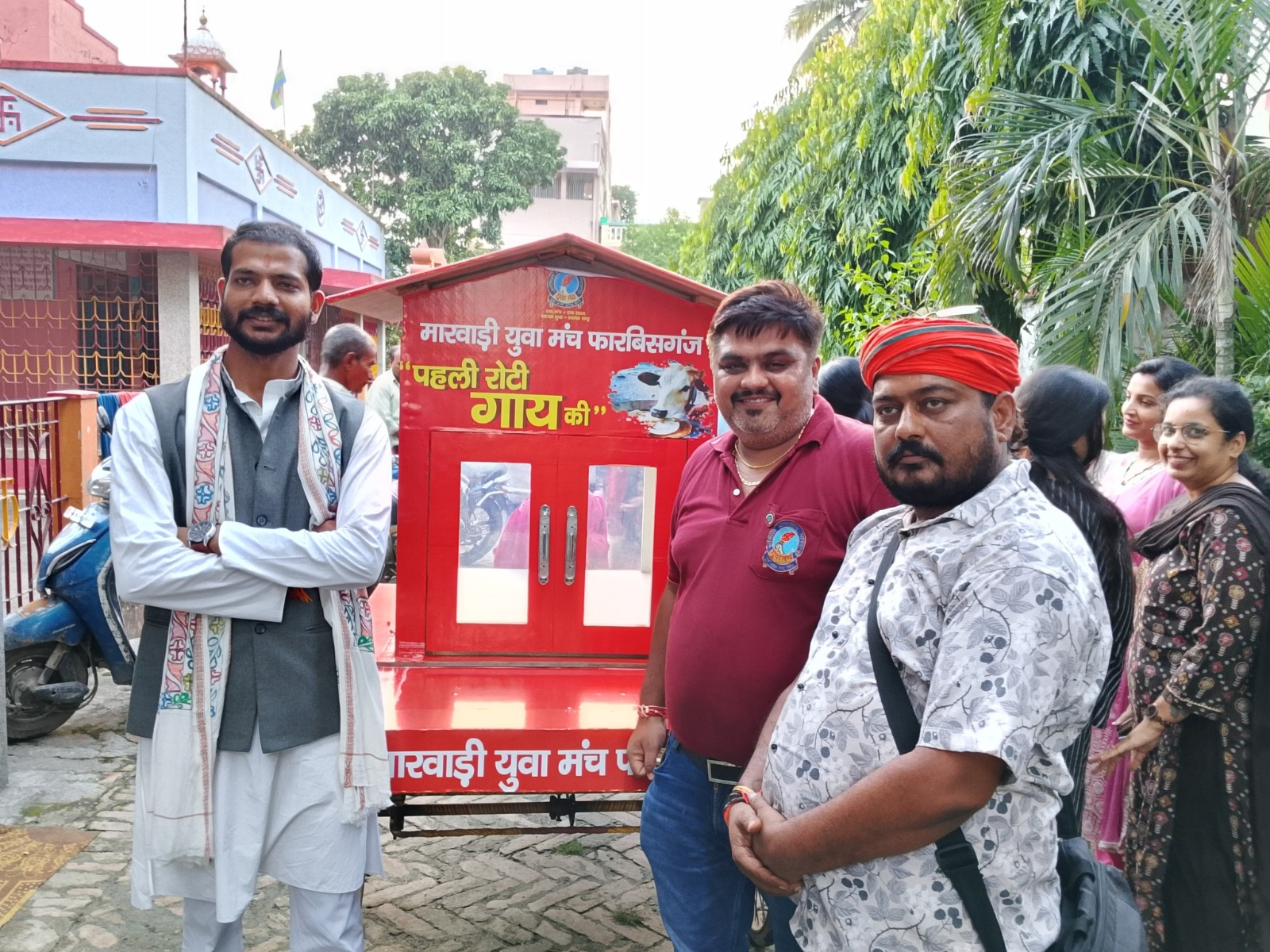 पहली रोटी गाय को, घर-घर जाकर गो माता के लिए रोटियां जुटाएगा ये खास वाहन, युवाओं की अनूठी पहल पहली रोटी गाय को, घर-घर जाकर गो माता के लिए रोटियां जुटाएगा ये खास वाहन, युवाओं की अनूठी पहल