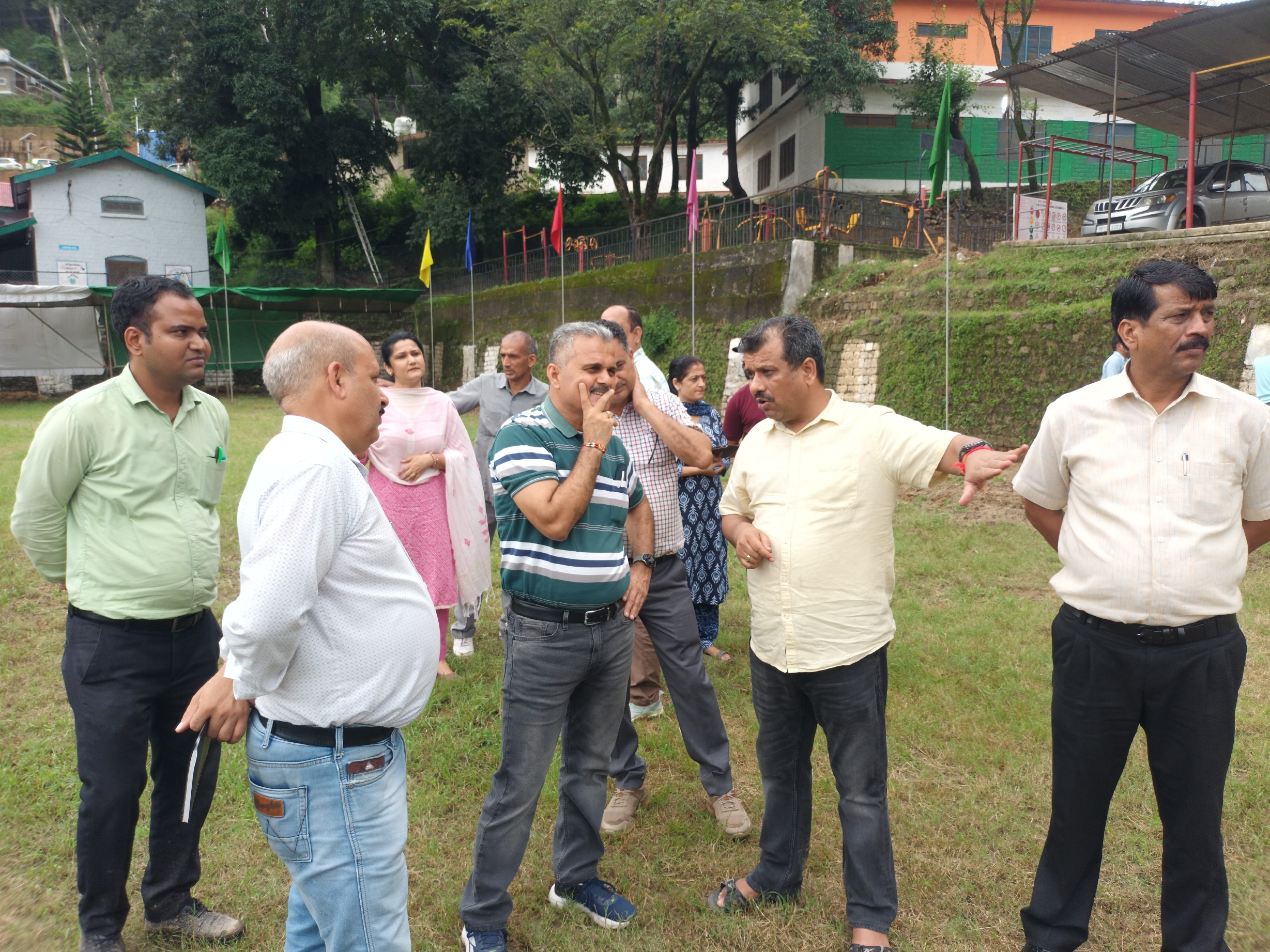राज्य स्तरीय स्वतंत्रता दिवस की तैयारियों का जायजा लेते हुए एडीएम।