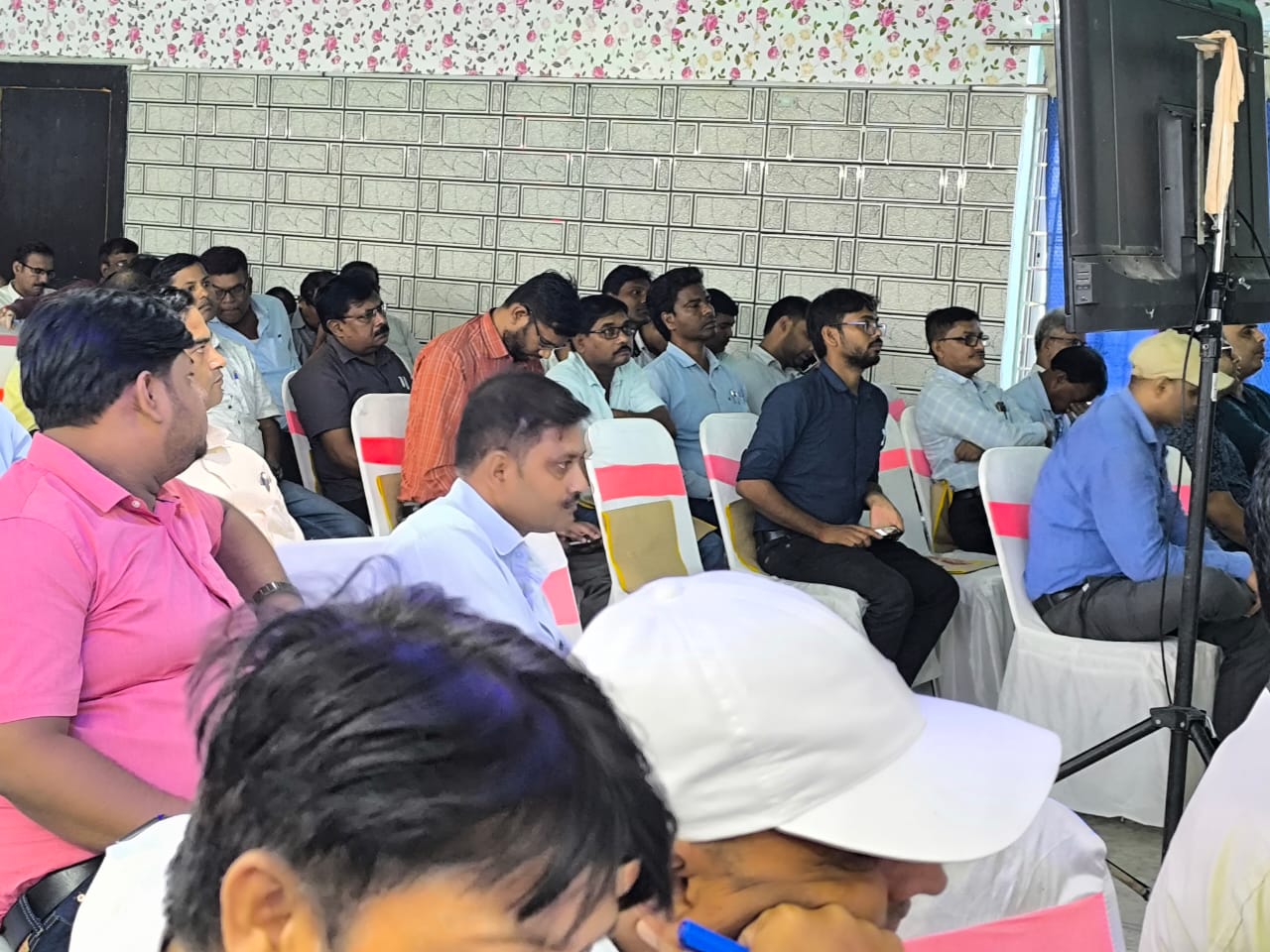 कार्यक्रम में शामिल अधिकारीगण