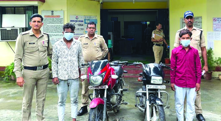 पुलिस गिरफ्त में आरोपित