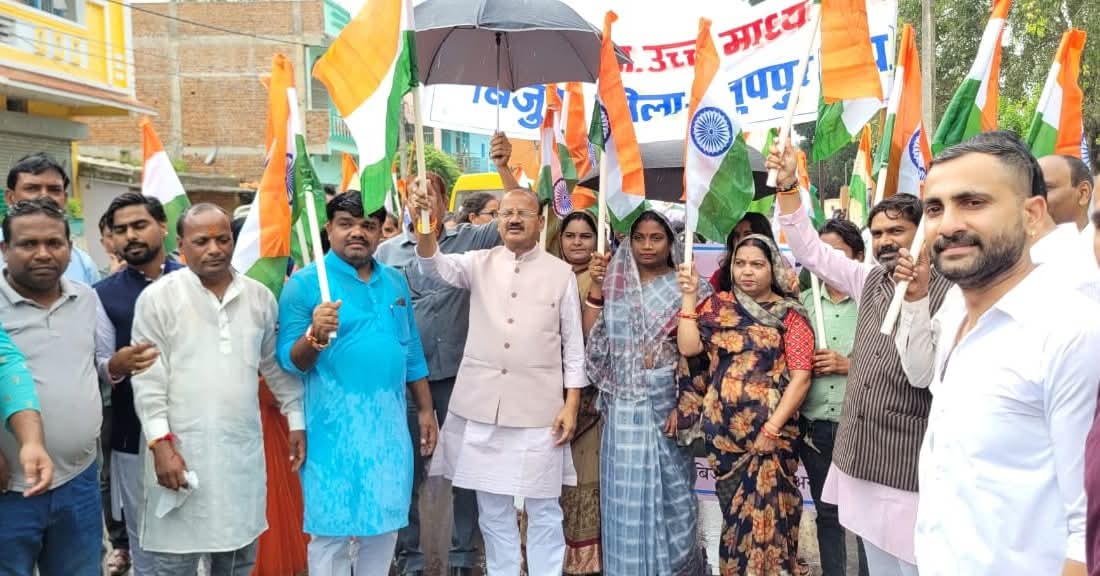 मंत्री दिलीप जायसवाल तिरंगा यात्रा में