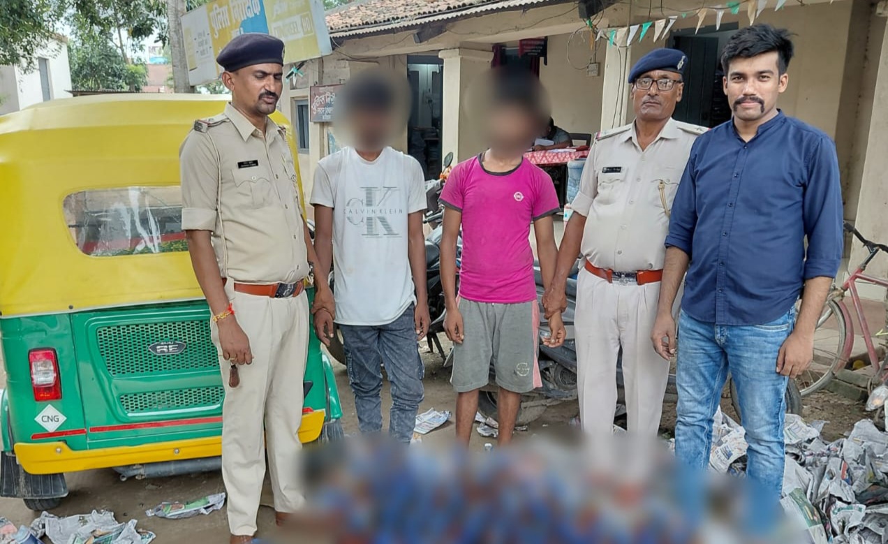 पुलिस के गिरफ्त में शराब तस्कर पुलिस के गिरफ्त में शराब तस्कर