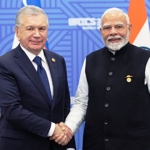 प्रधानमंत्री नरेन्द्र मोदी और उज़्बेकिस्तान के राष्ट्रपति शौकत मिर्जियोयेव (फाइल फोटो) प्रधानमंत्री नरेन्द्र मोदी और उज़्बेकिस्तान के राष्ट्रपति शौकत मिर्जियोयेव (फाइल फोटो)