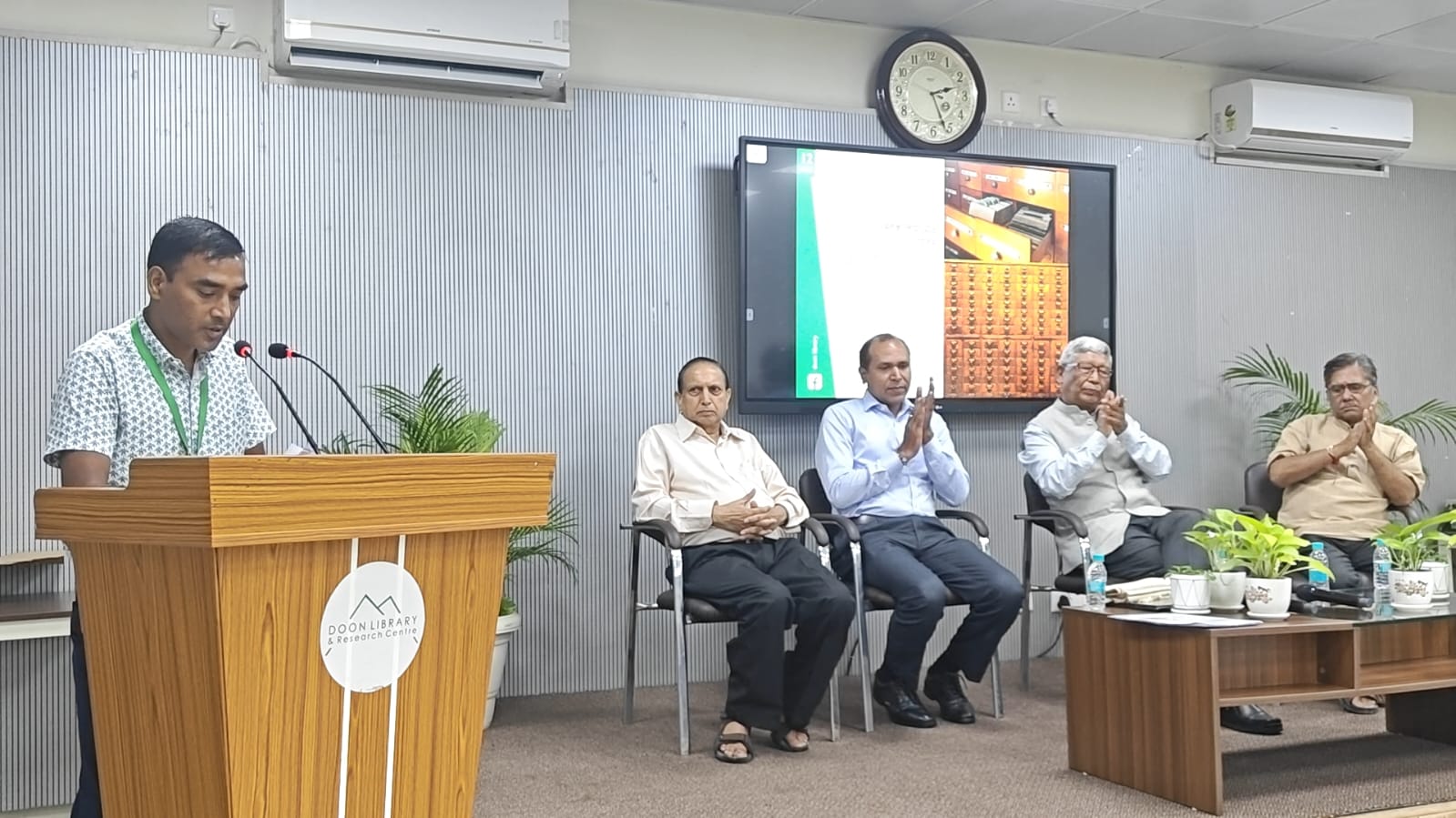 दून पुस्तकालय एवं शोध केन्द्र की ओर से आयोजित गोष्ठी।