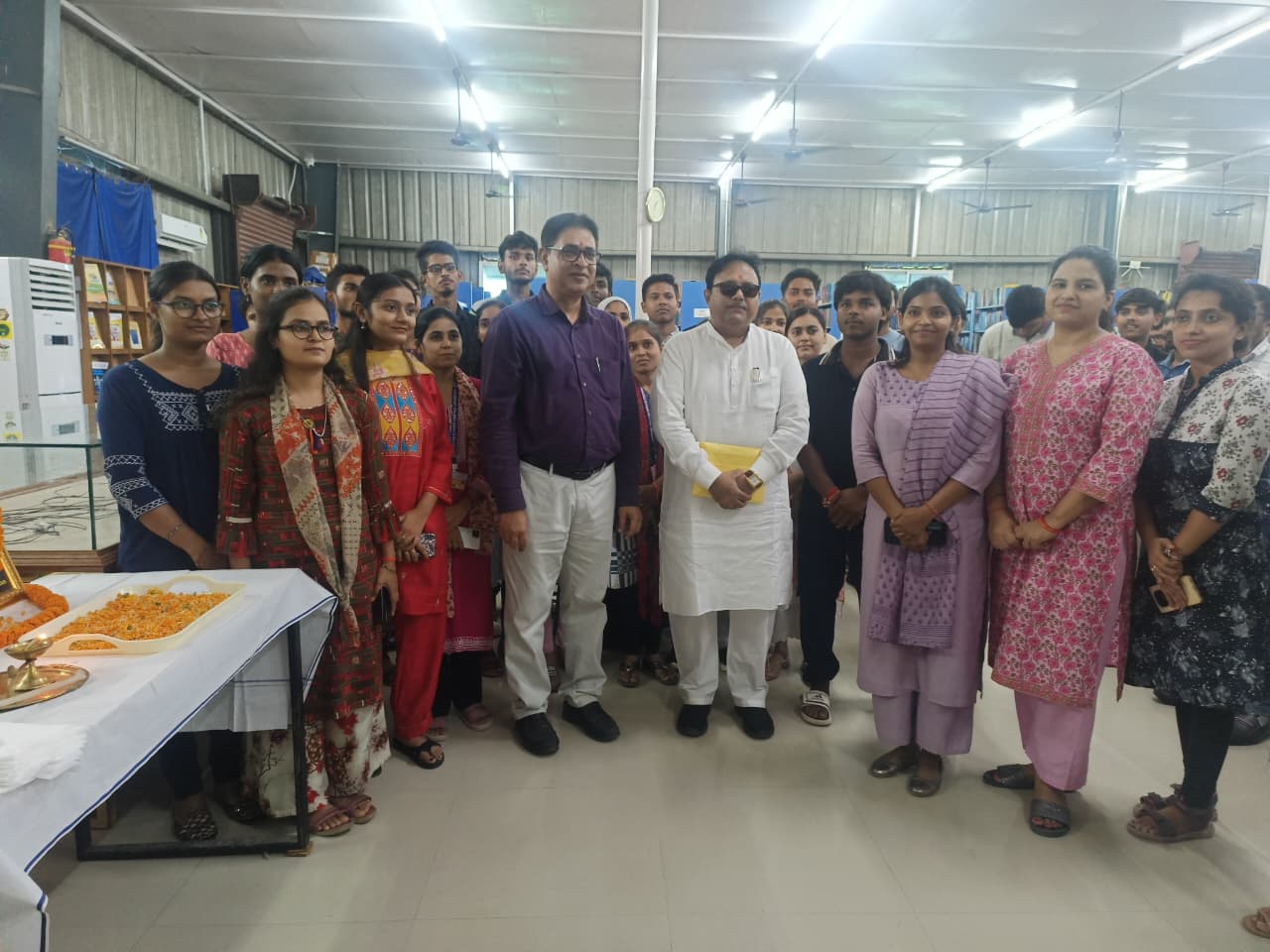 पुस्तकालयाध्यक्ष दिवस पर आयोजित कार्यक्रम में भाग लेते अतिथि पुस्तकालयाध्यक्ष दिवस पर आयोजित कार्यक्रम में भाग लेते अतिथि
